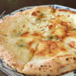 え！チーズピザにハチミツ？！